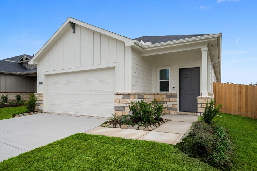 Front exterior of a new home in Montgomery Bend, Montgomery, TX, highlighting curb appeal (Image 16).