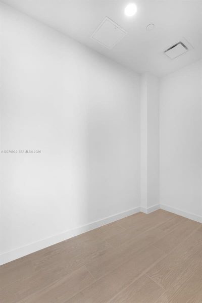 Spacious, unfurnished interior of a new home in , Miami (Image 30).