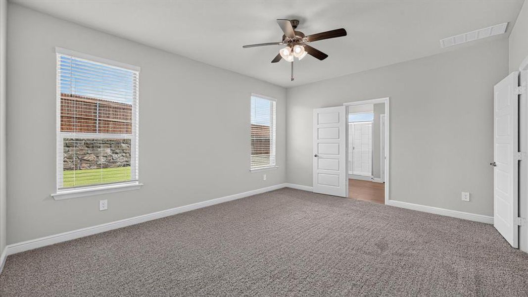Spacious, unfurnished interior of a new home in Trails of Elizabeth Creek, Fort Worth (Image 17).