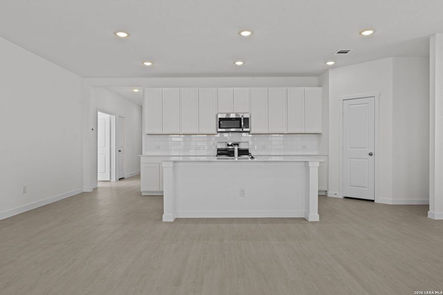Spacious, unfurnished interior of a new home in Voss Farms, New Braunfels (Image 23).