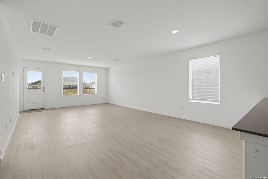Spacious, unfurnished interior of a new home in Friendship Oaks, Fredericksburg (Image 16).