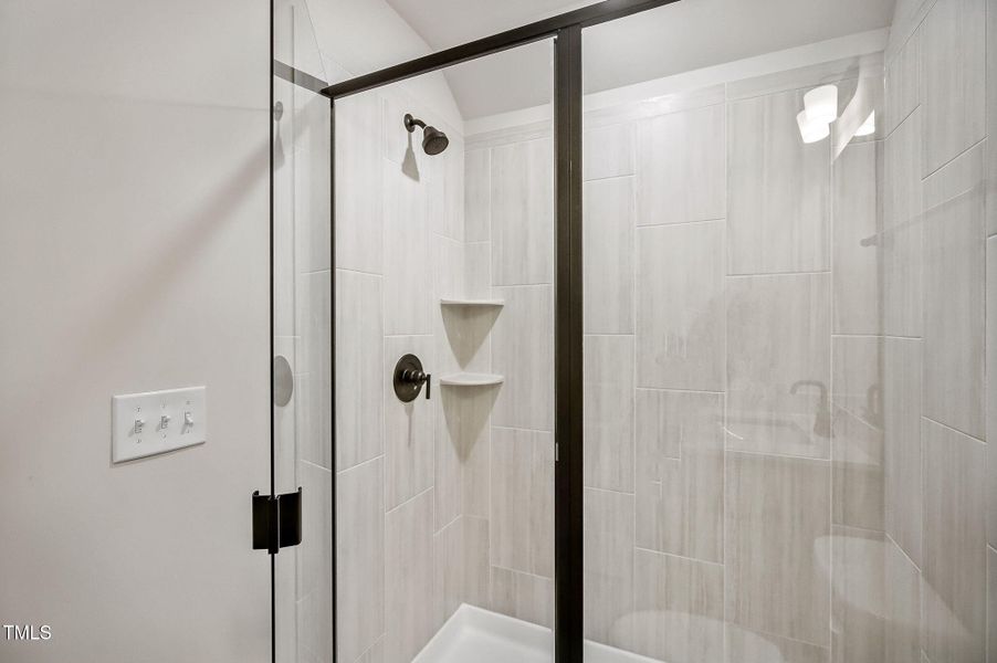 18-web-or-mls-1912-old-bramble-lane-004