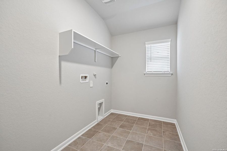 Spacious, unfurnished interior of a new home in , San Antonio (Image 45).