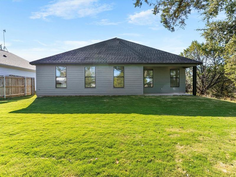 Exterior details and patio area of a home in , Granbury (Image 3).