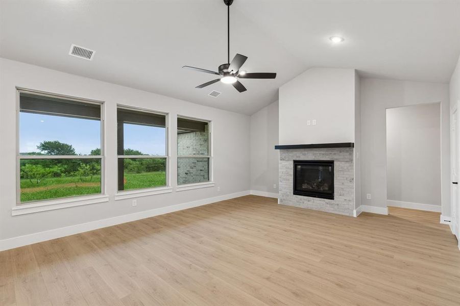 Spacious, unfurnished interior of a new home in Ellis Ranch Estates, Waxahachie (Image 23).