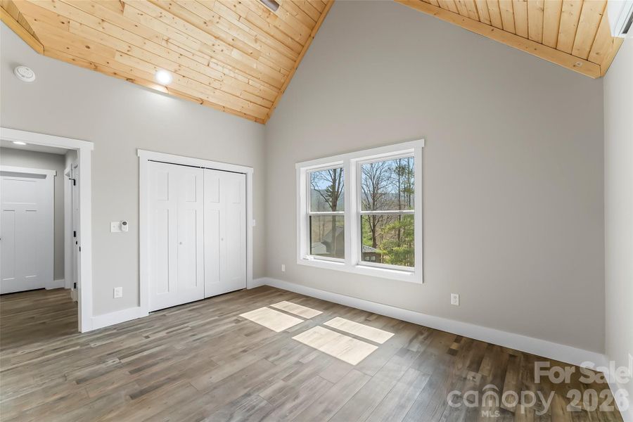 Spacious, unfurnished interior of a new home in , Marion (Image 17).