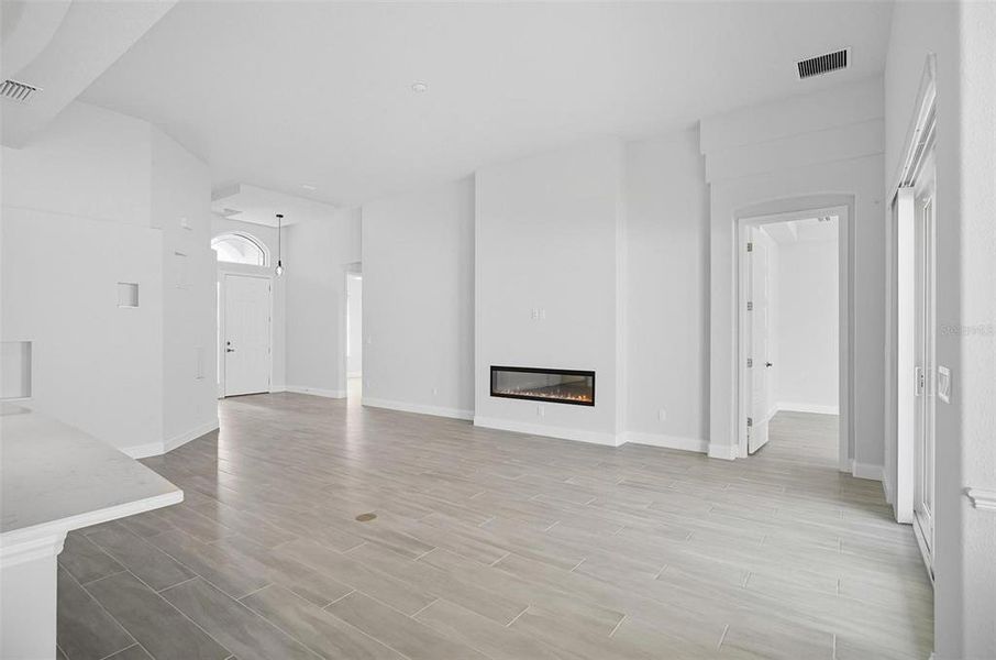 Spacious, unfurnished interior of a new home in Marina Del Palma, Palm Coast (Image 19).