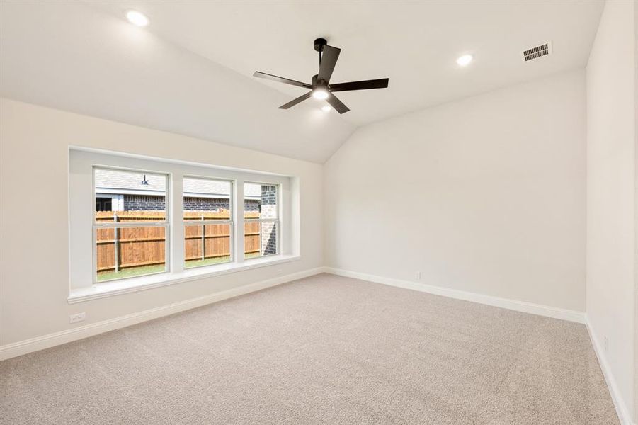 Spacious, unfurnished interior of a new home in Maplewood, Glenn Heights (Image 17).