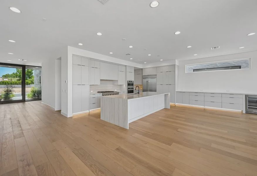 Kitchen - 7 of 19