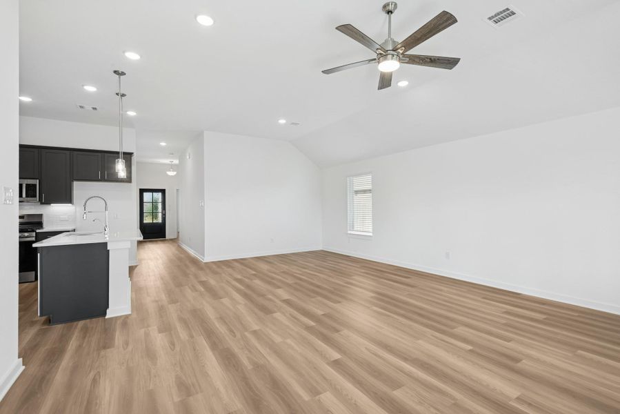 Spacious, unfurnished interior of a new home in Miller's Pond, Rosenberg (Image 5). Spacious, unfurnished interior of a new home in Miller's Pond, Rosenberg (Image 5).