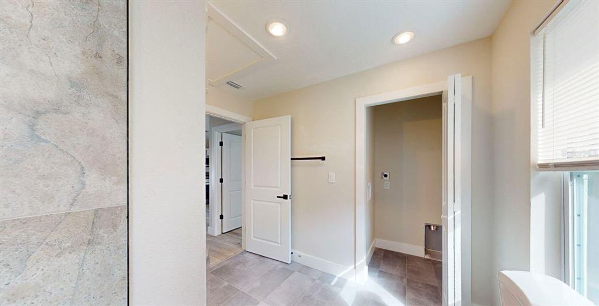 Spacious, unfurnished interior of a new home in , St. Petersburg (Image 42).