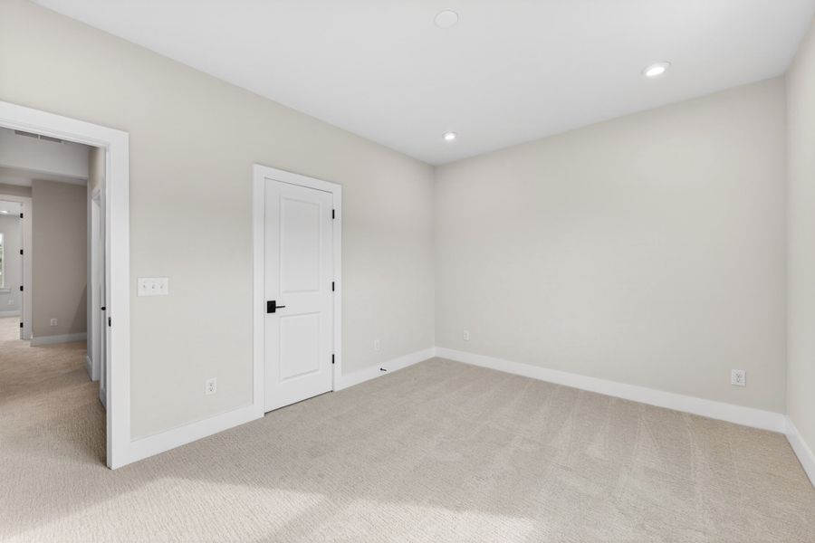 Spacious, unfurnished interior of a new home in Seven Oaks, Belmont (Image 40).