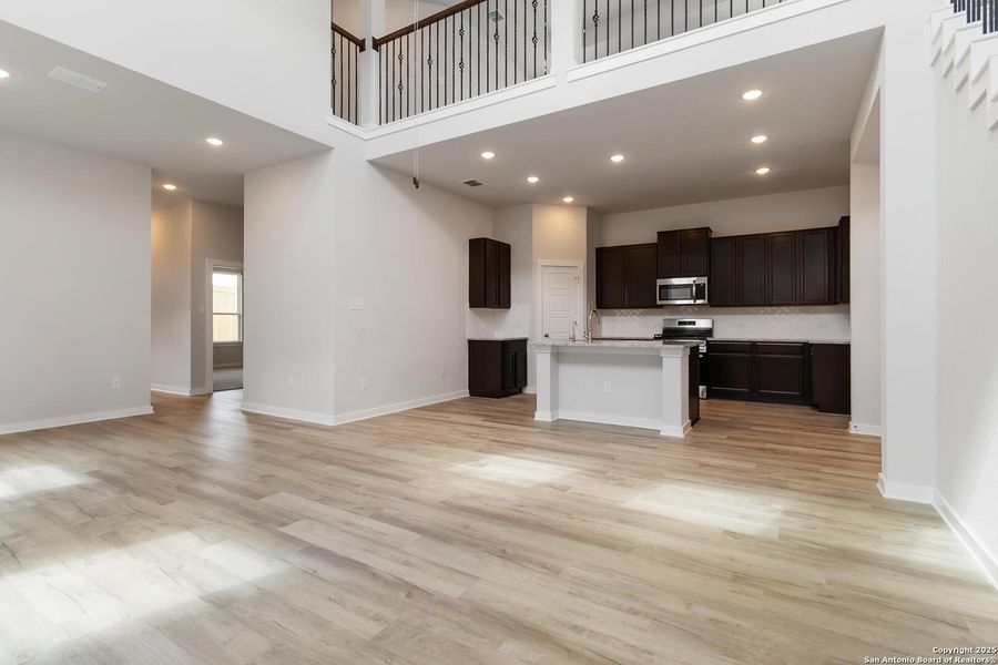 Spacious, unfurnished interior of a new home in Hunters Ranch, San Antonio (Image 22). Spacious, unfurnished interior of a new home in Hunters Ranch, San Antonio (Image 22).