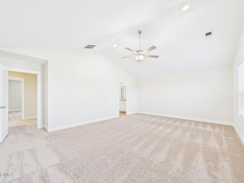 CAM01608G0-PR0122-STILL030