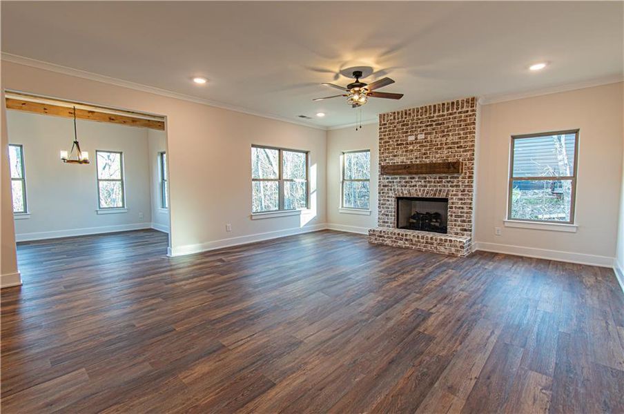 Spacious, unfurnished interior of a new home in , Jasper (Image 23).