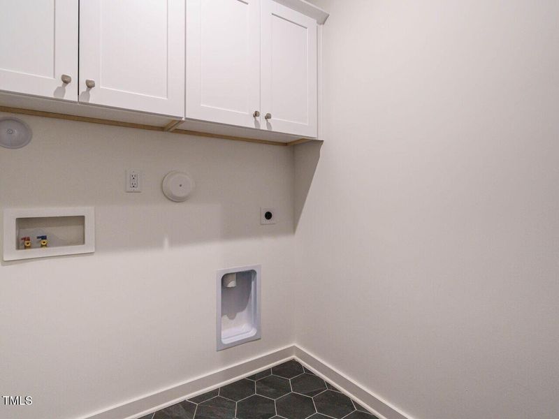 010-1280x960-laundry-room
