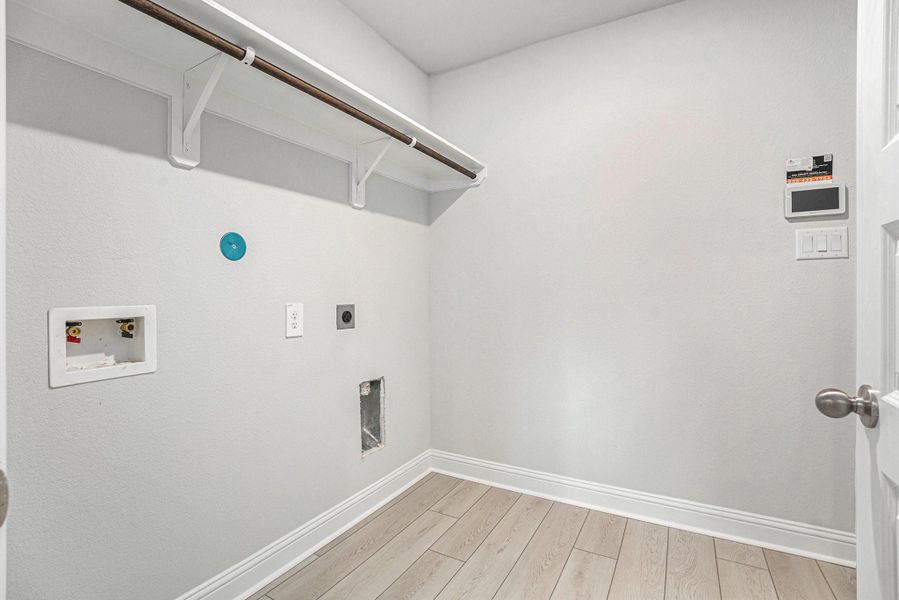 Spacious, unfurnished interior of a new home in Lago Mar, La Marque (Image 17). Spacious, unfurnished interior of a new home in Lago Mar, La Marque (Image 17).