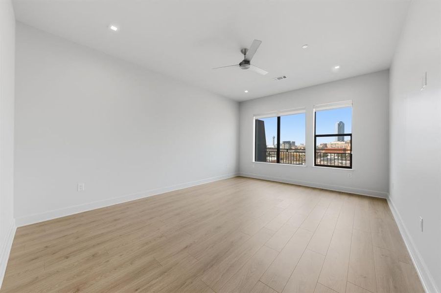 Spacious, unfurnished interior of a new home in , Dallas (Image 26).