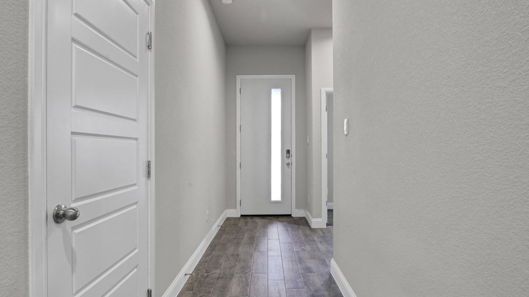 Spacious, unfurnished interior of a new home in Eagle Creek, Denton (Image 28).