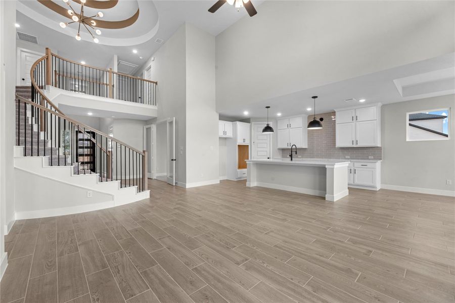 Representative image. Features, selections and colors may vary. Representative image. Features, selections and colors may vary.