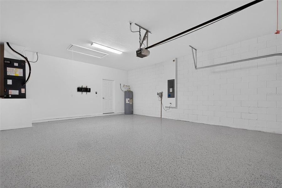 Spacious, unfurnished interior of a new home in , Davenport (Image 54).
