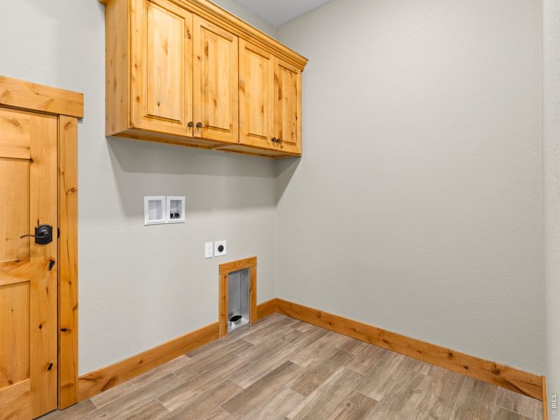 Spacious, unfurnished interior of a new home in , Estes Park (Image 30).