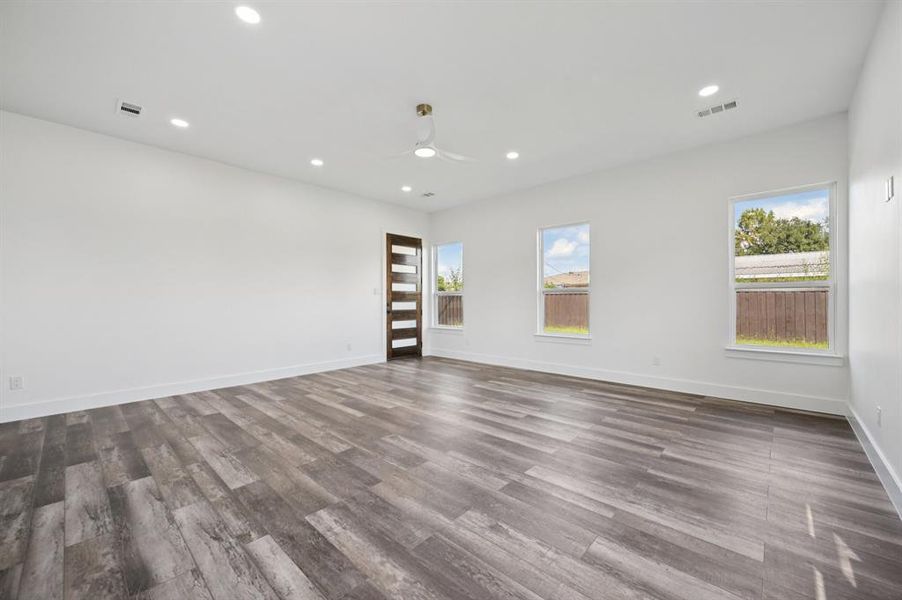 Spacious, unfurnished interior of a new home in , Gun Barrel City (Image 25). Spacious, unfurnished interior of a new home in , Gun Barrel City (Image 25).