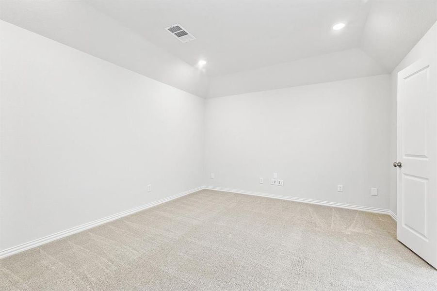 Spacious, unfurnished interior of a new home in , Argyle (Image 25).