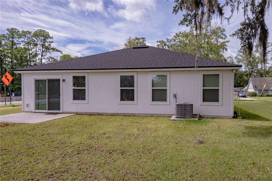 Exterior details and patio area of a home in , Jacksonville (Image 20). Exterior details and patio area of a home in , Jacksonville (Image 20).