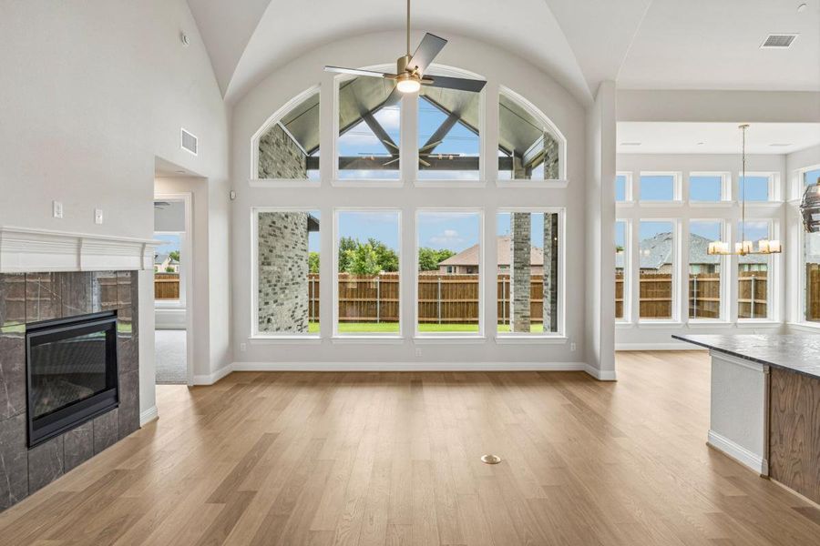 Spacious, unfurnished interior of a new home in Cedar Ridge Estates, Grand Prairie (Image 14).