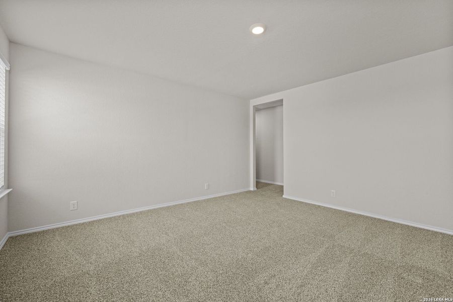 Spacious, unfurnished interior of a new home in Redbird Ranch, San Antonio (Image 14).