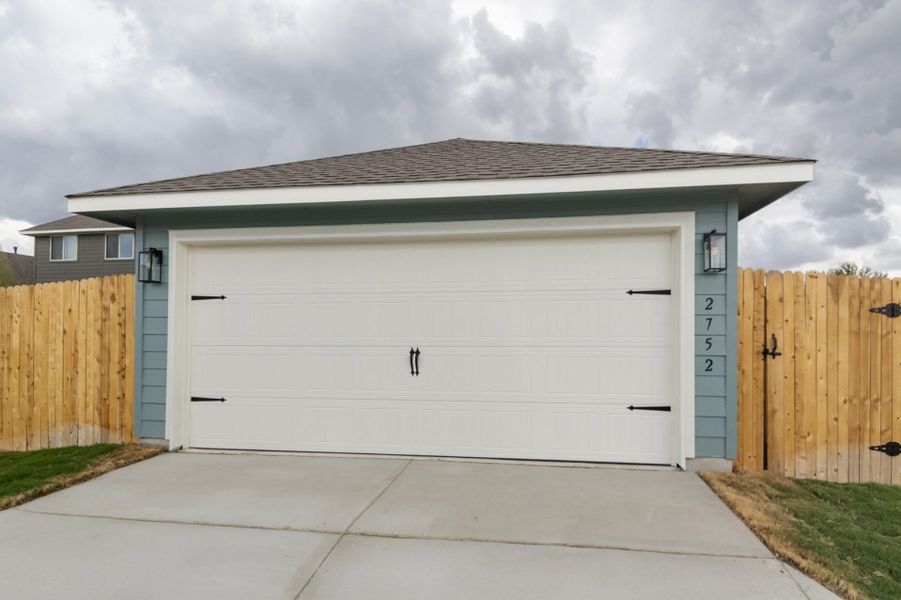 Representative exterior details of a home built from the Pecan by Pacesetter Homes in Trace, San Marcos (Image 3). Representative exterior details of a home built from the Pecan by Pacesetter Homes in Trace, San Marcos (Image 3).