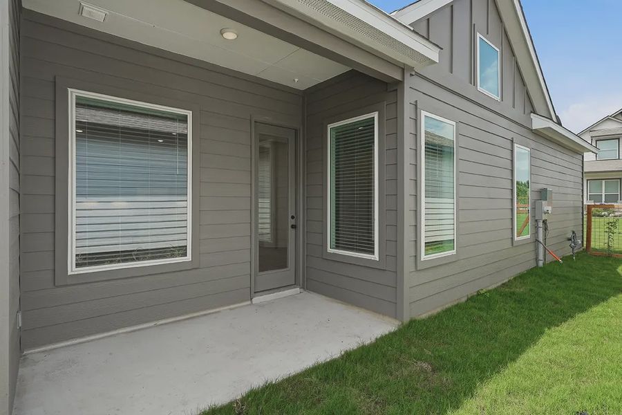 Exterior details and patio area of a home in The Crossvine, Schertz (Image 28).