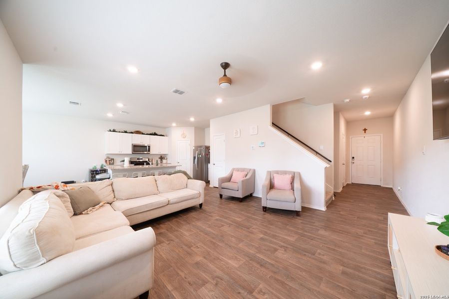 Furnished interior view inside a new home in , Floresville (Image 10).