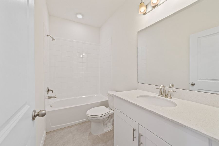 Furnished interior view inside a new home in Towns at Greenleaf, Oviedo (Image 6).