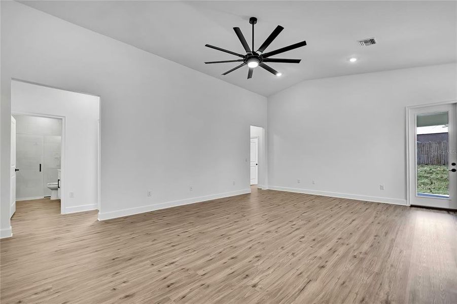 Spacious, unfurnished interior of a new home in , Spring Hill (Image 30).