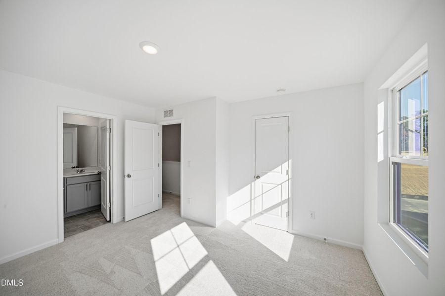 SUN_ElmGrove_Pic_Wyatt_OwnersSuite_2of2