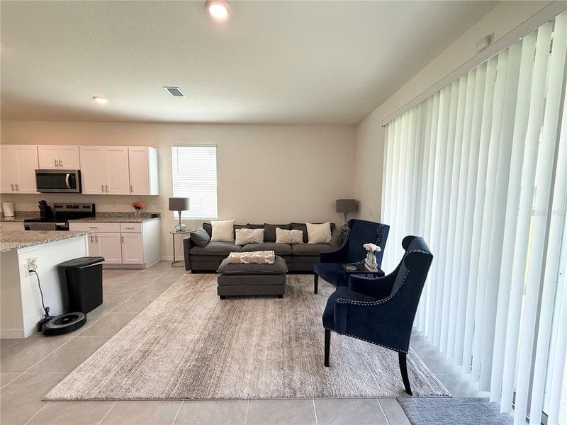 Furnished interior view inside a new home in , Kissimmee (Image 10).