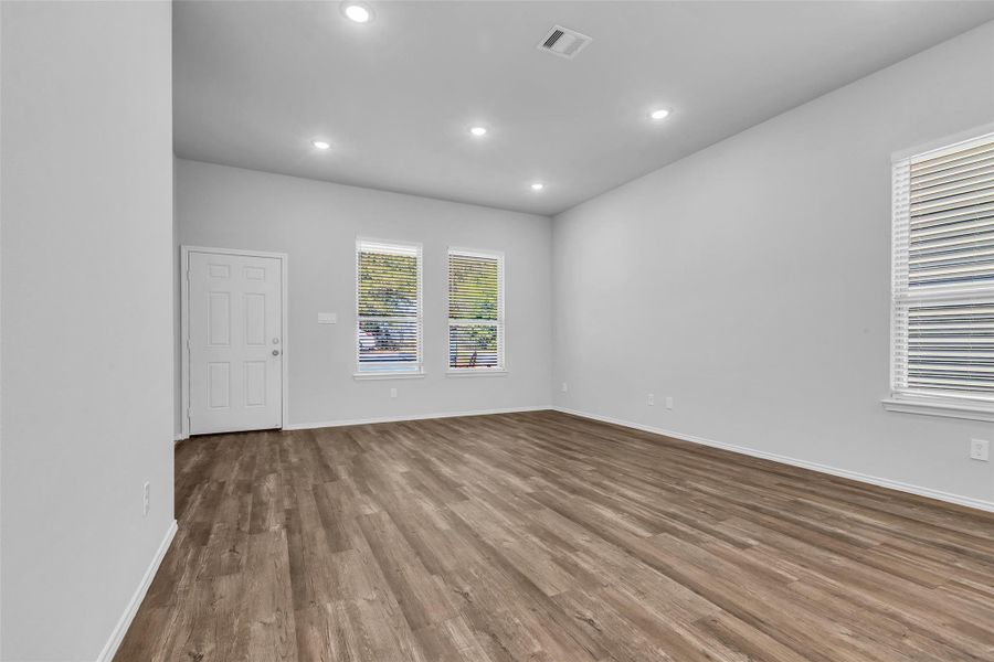 Spacious, unfurnished interior of a new home in , Willis (Image 17).