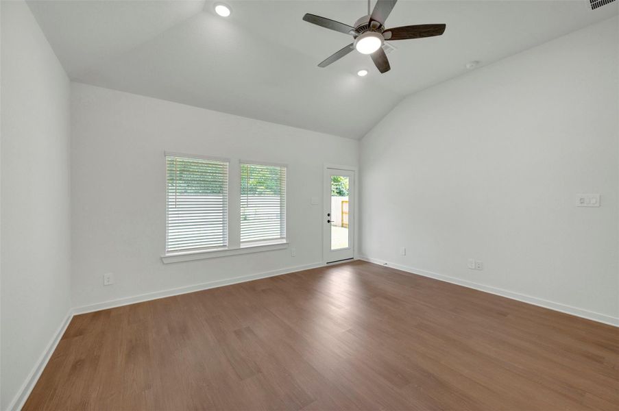 Spacious, unfurnished interior of a new home in Sorella, Tomball (Image 38).