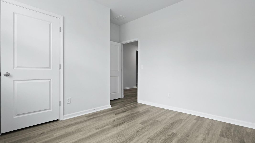 Spacious, unfurnished interior of a new home in Carolina Groves, Moncks Corner (Image 15).