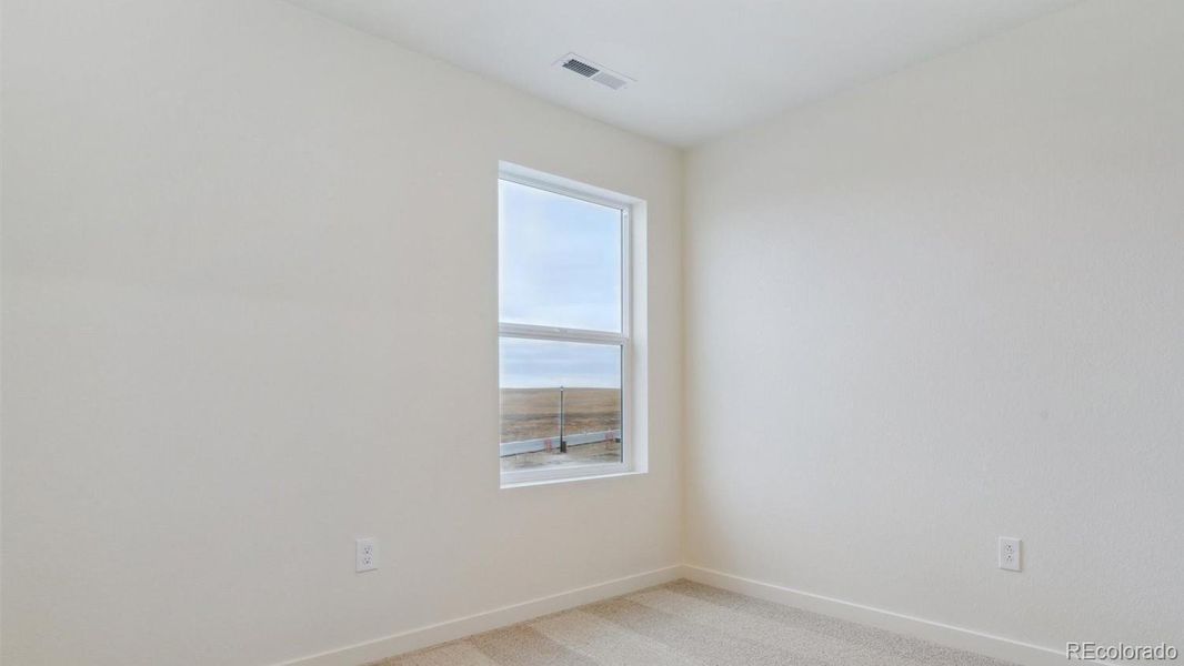 Spacious, unfurnished interior of a new home in Silver Peaks, Lochbuie (Image 16).