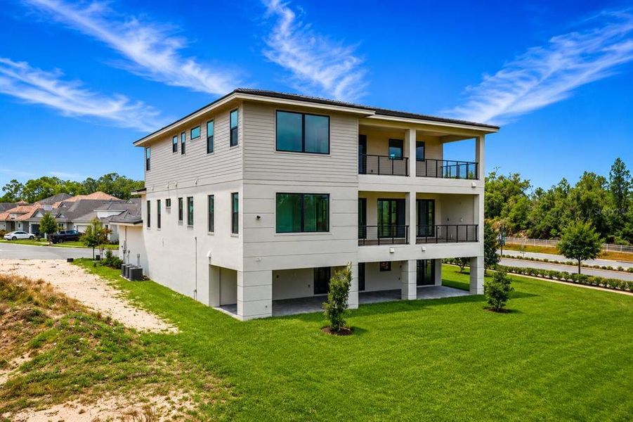 Exterior details and patio area of a home in , Davenport (Image 24).