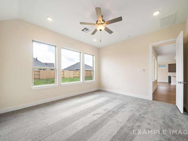 Spacious, unfurnished interior of a new home in Lago Mar, Texas City (Image 21).