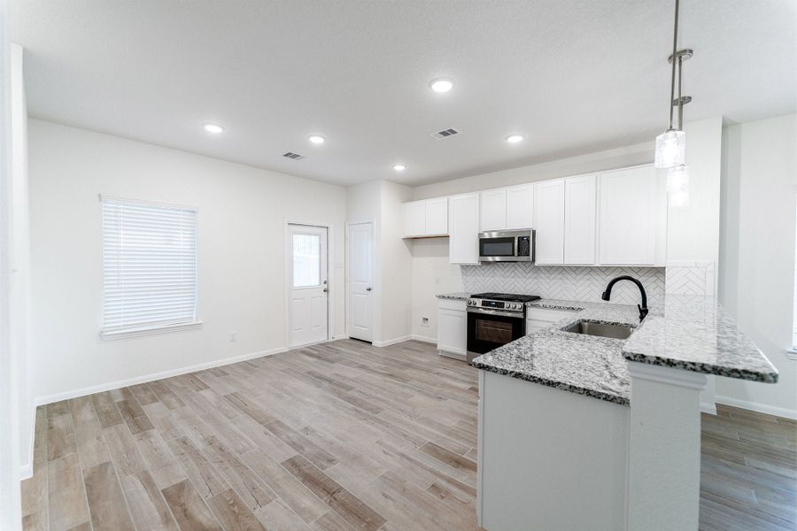 Image 33 of a home in Cielo.