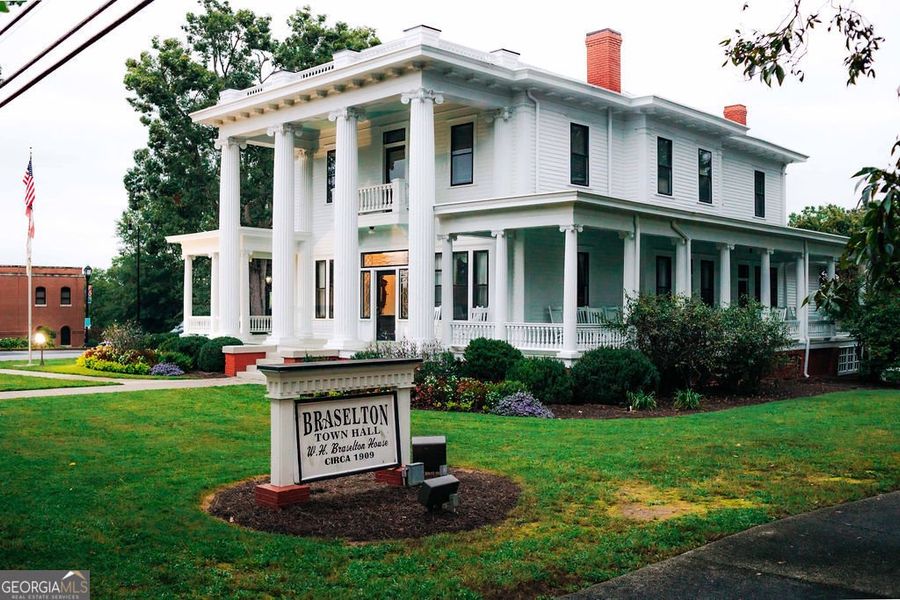 Front exterior of a new home in Rosewood Lake Estates, Hoschton, GA, highlighting curb appeal (Image 72).