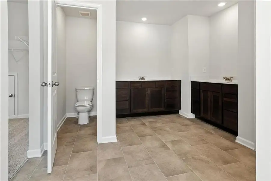 Furnished interior view inside a new home in Hampton Ridge, Jefferson (Image 4).