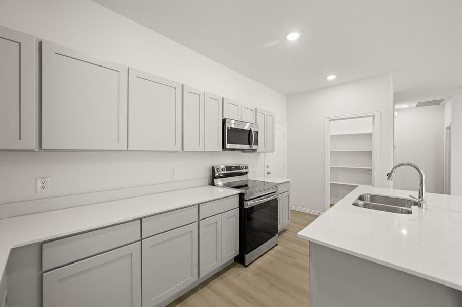 121 Kylie- Kitchen-3