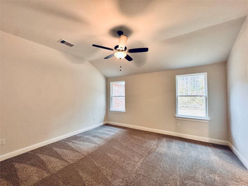 Spacious, unfurnished interior of a new home in Encino Estates, Dayton (Image 12).
