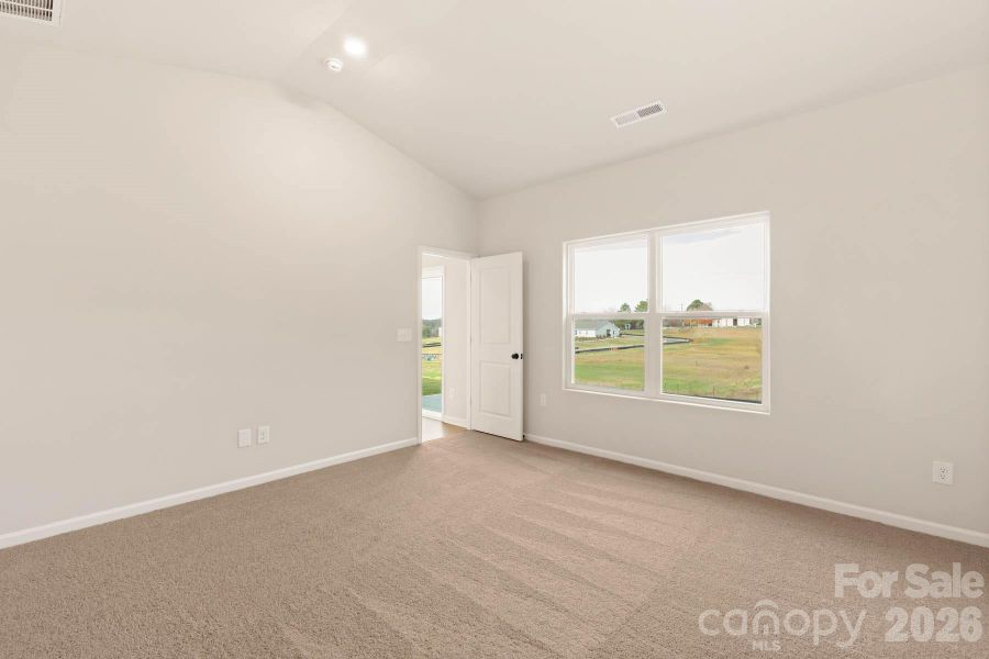 Spacious, unfurnished interior of a new home in Stagecoach Station, Gastonia (Image 9).